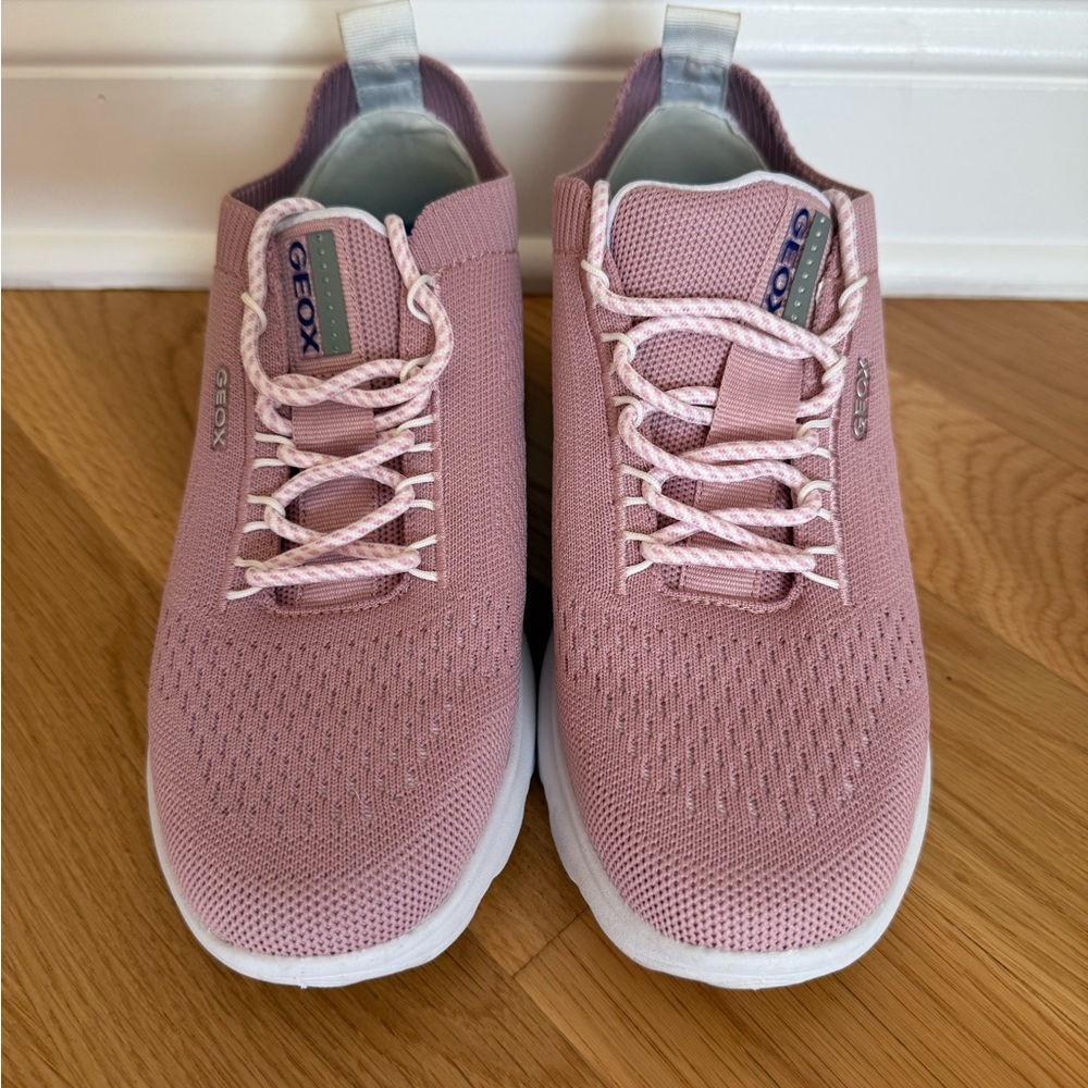 Geox D Spherica Knitted women’s sneaker Size 9